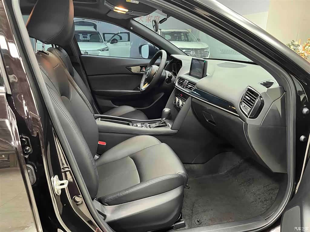 Mazda CX-4, 2023 13