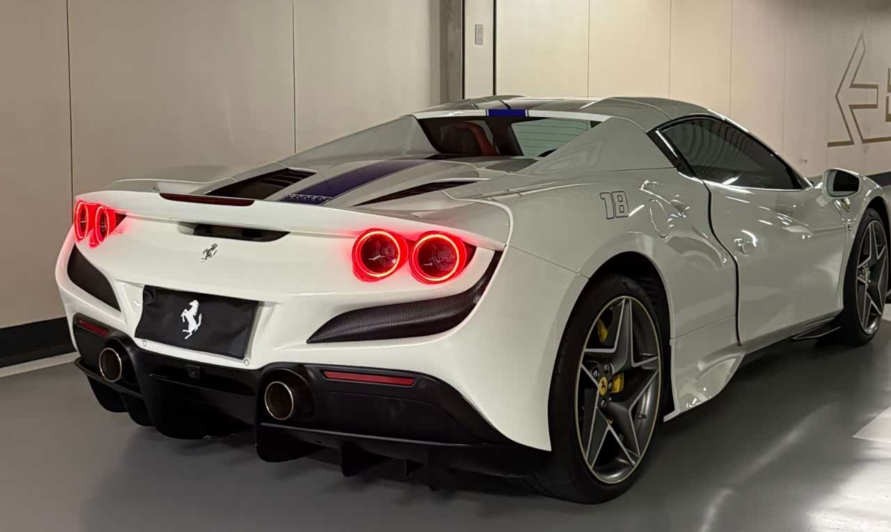 Ferrari F8, 2022 11