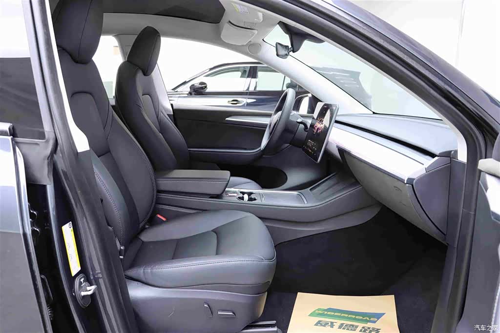 Tesla Model Y, 2024 18
