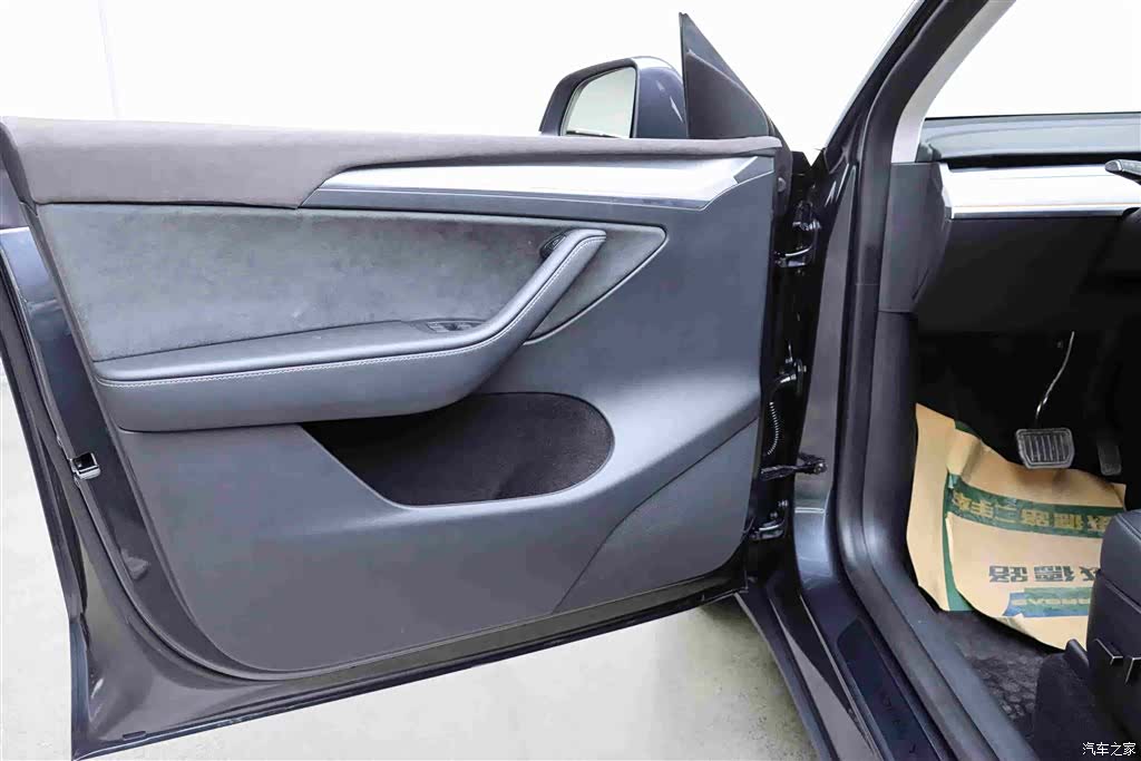 Tesla Model Y, 2024 11