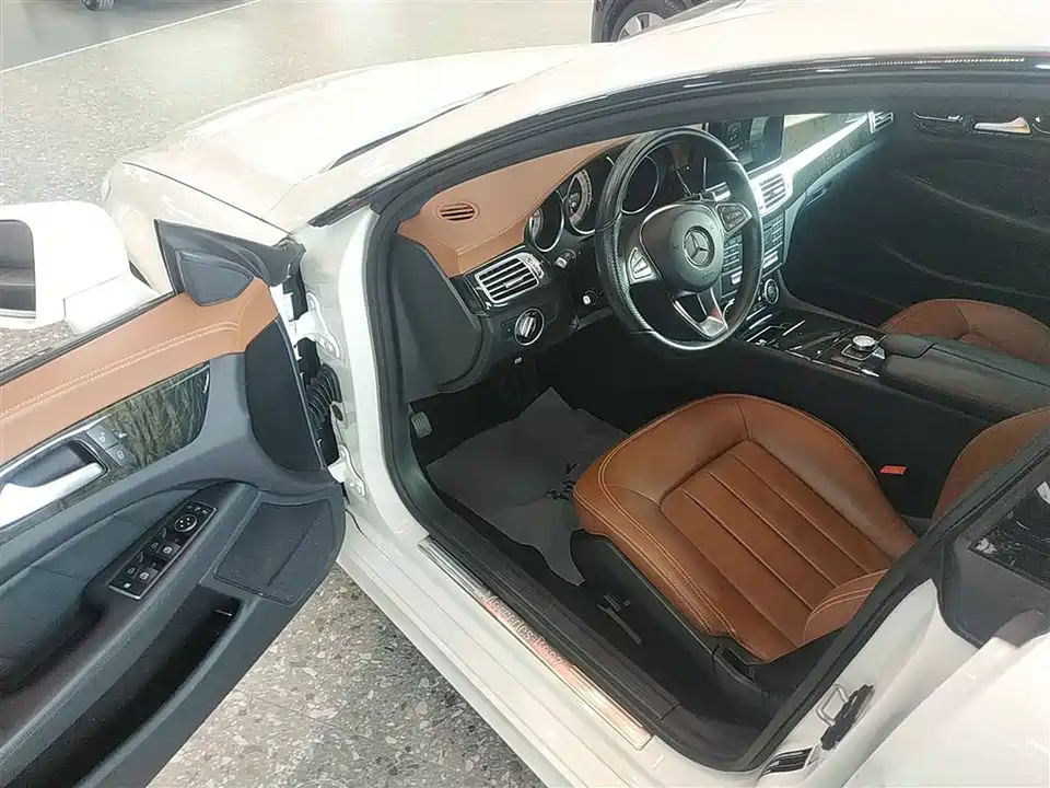 Mercedes-Benz CLS Mercedes-Benz CLS
