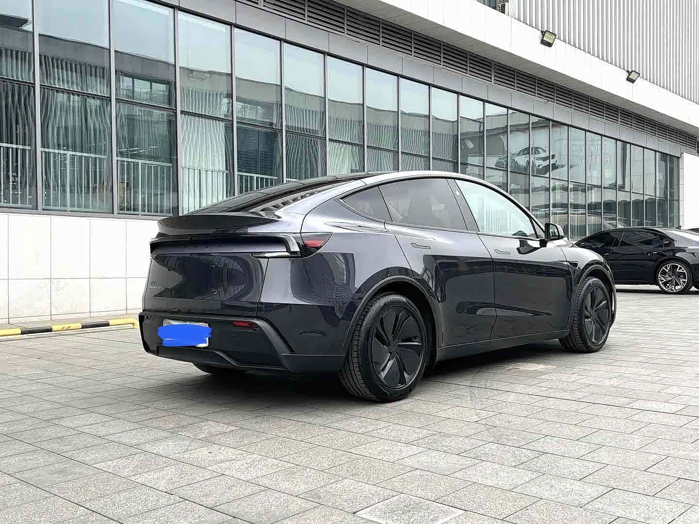 Tesla Model Y, 2025 4