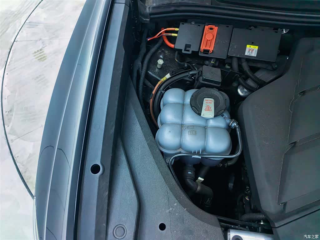 Audi Q8, 2025 16