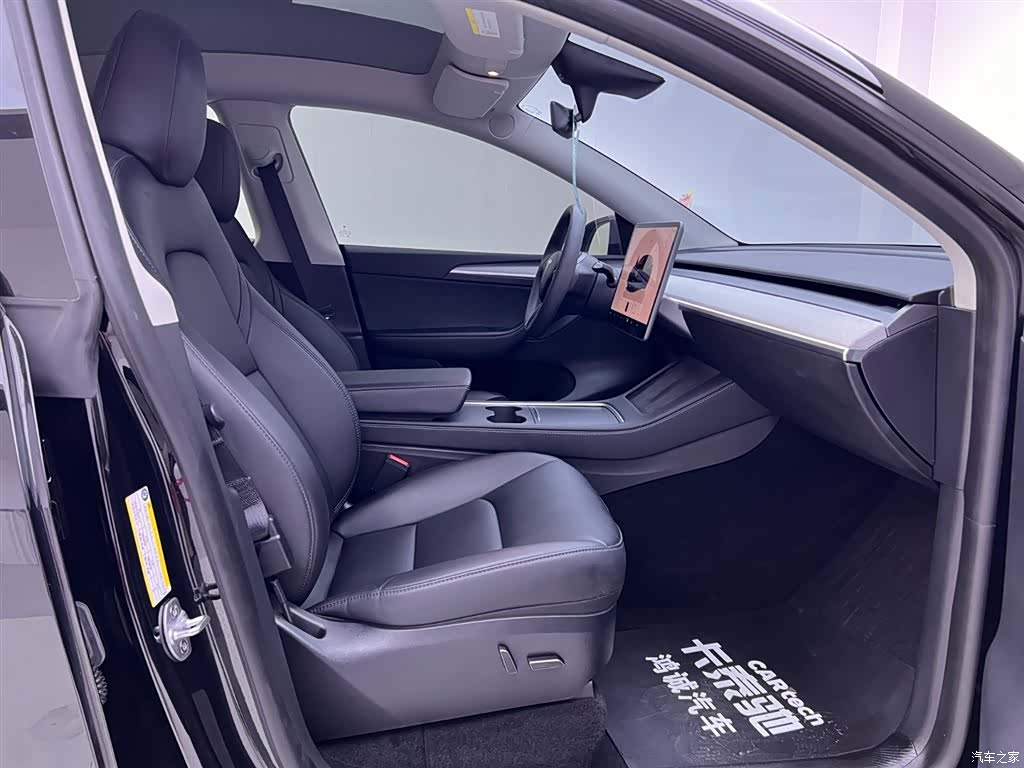 Tesla Model Y, 2023 17