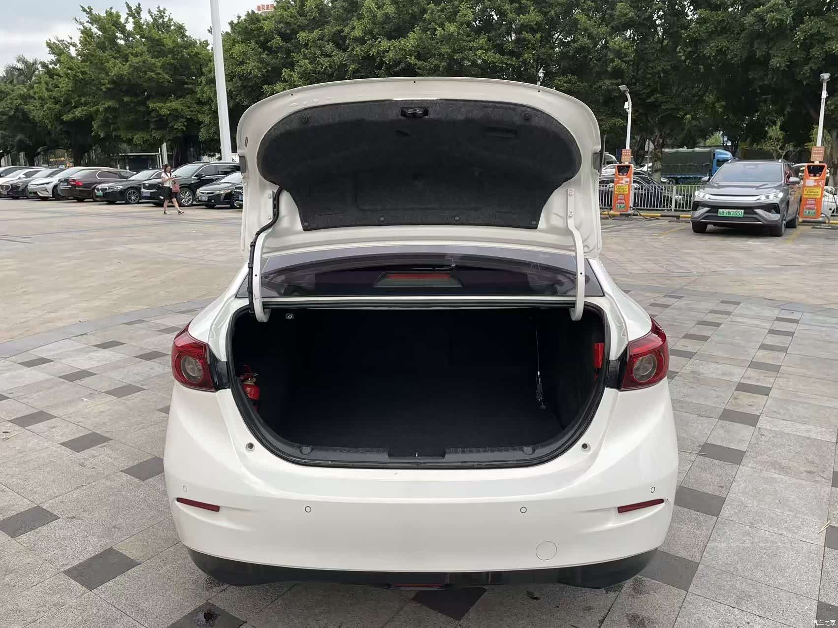 Mazda Mazda3, 2019 12