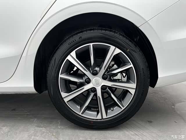 Geely Emgrand, 2023 7