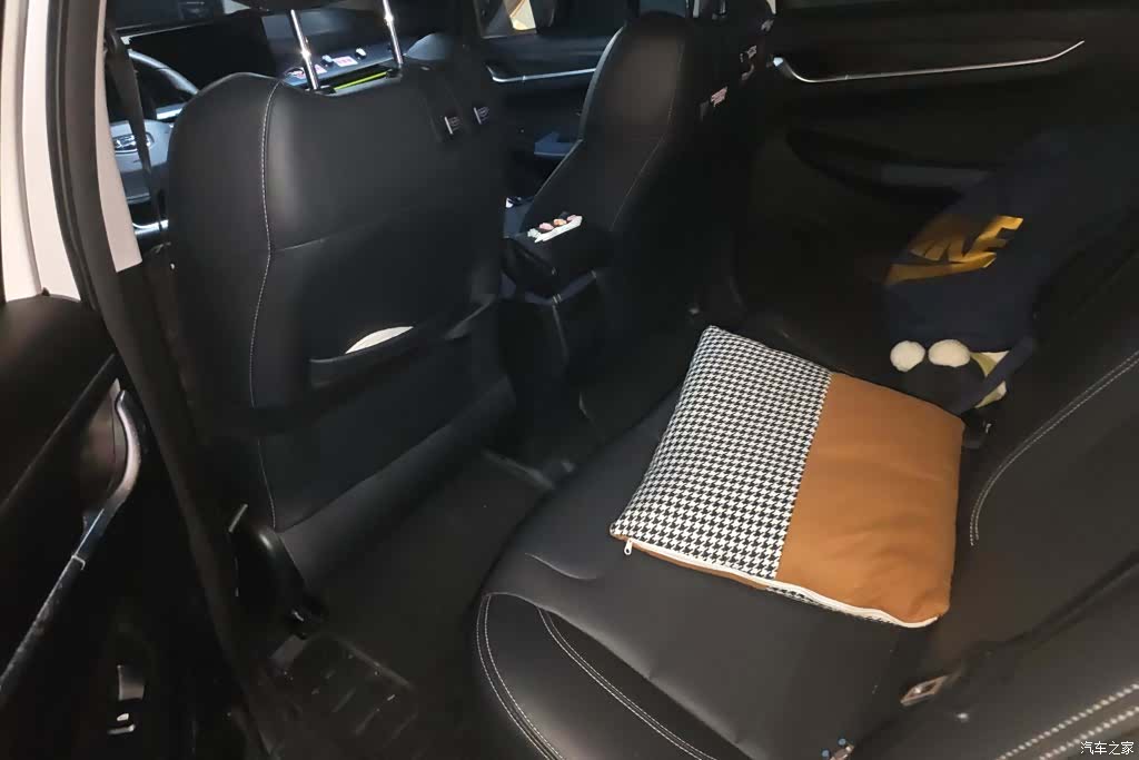 Geely EX3, 2022 11