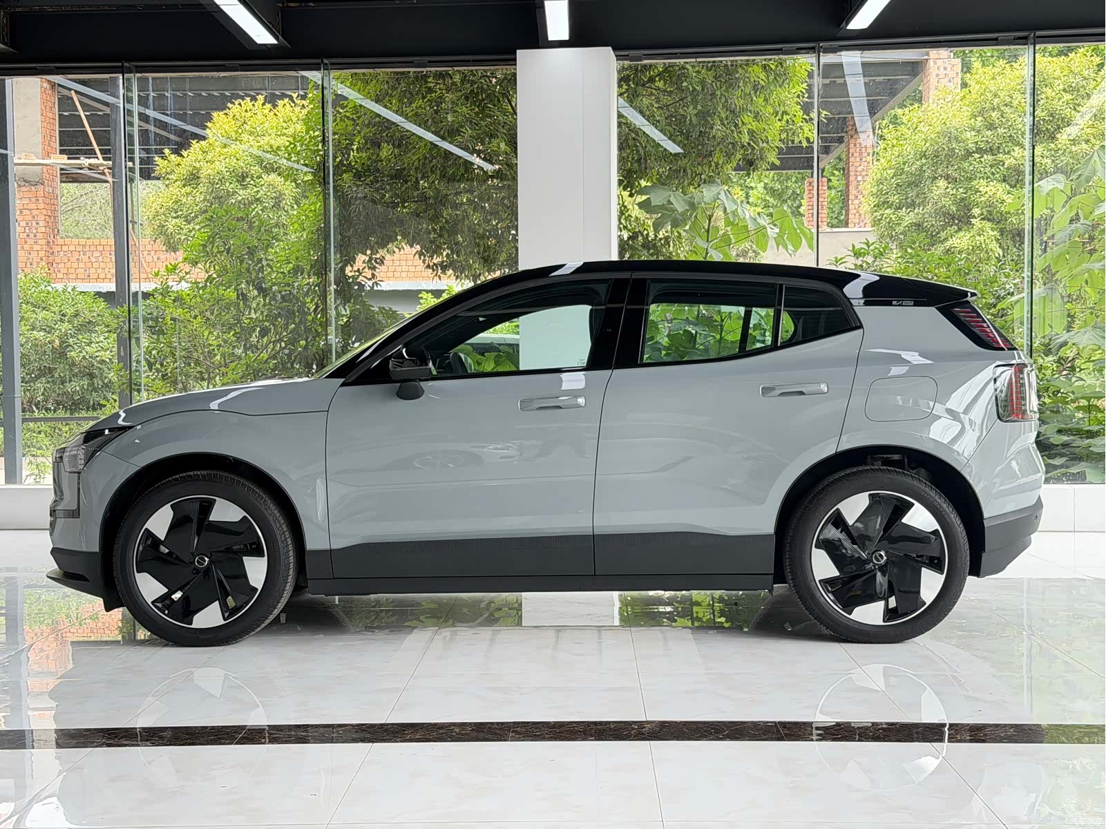Volvo EX30, 2026 3