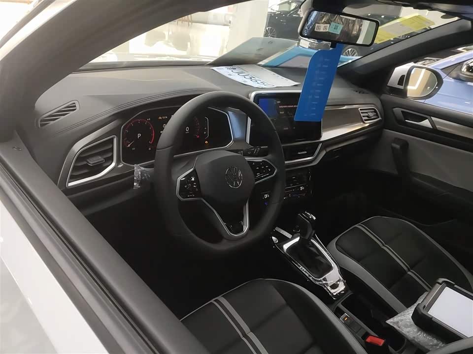 Volkswagen T-ROC exploring Songs