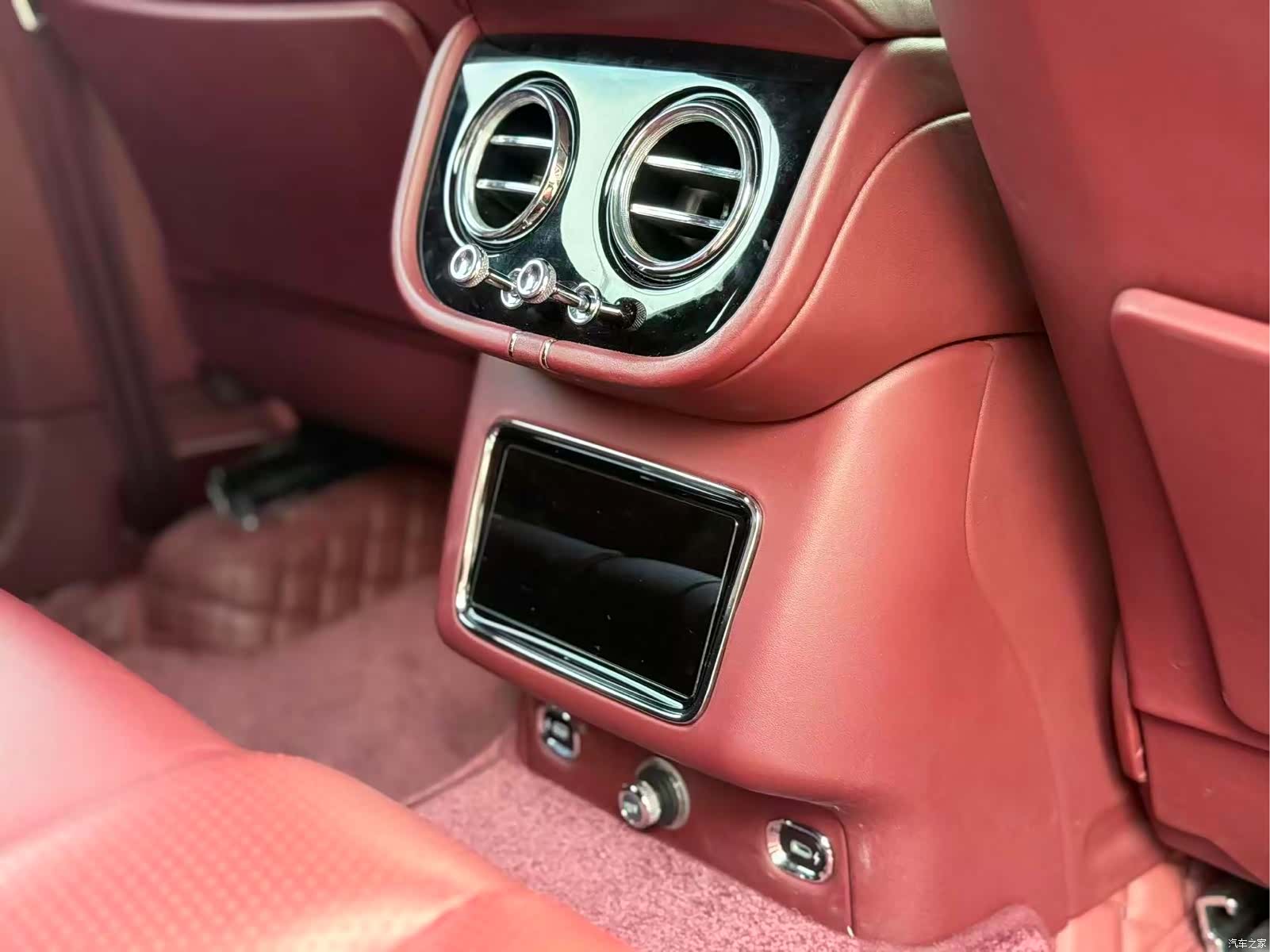 Bentley Bentayga, 2022 10