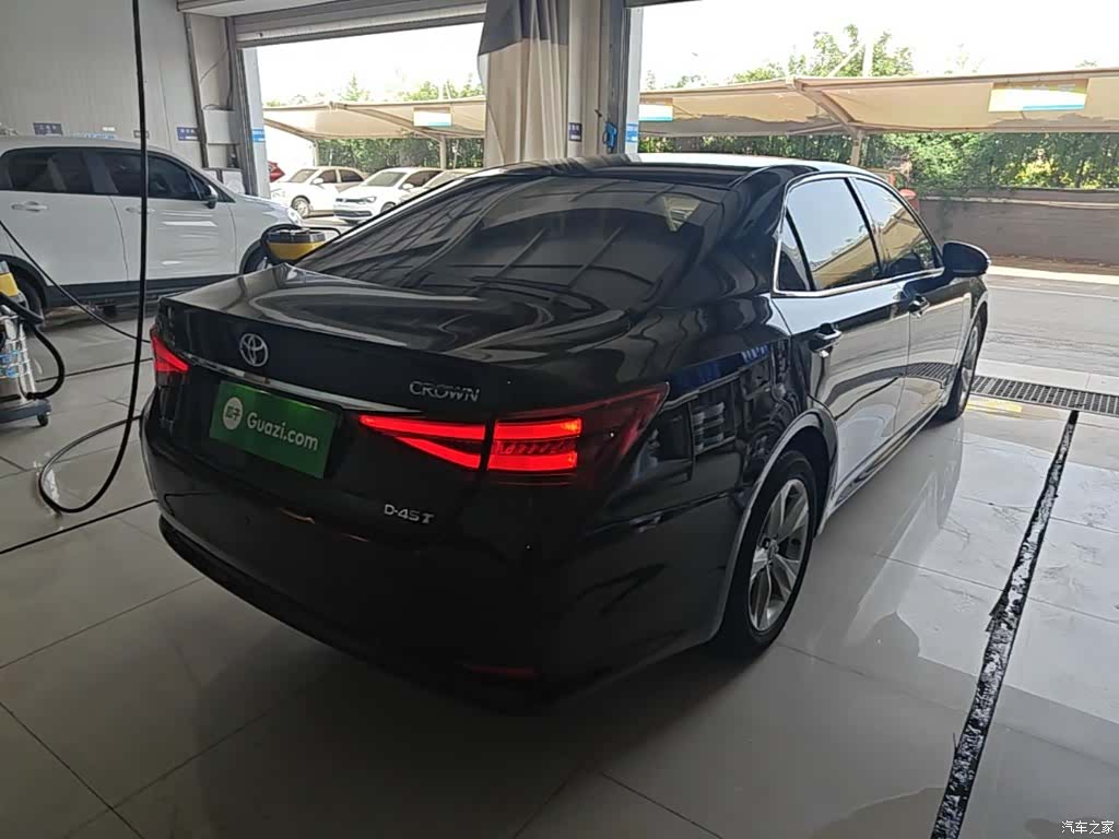 Toyota Crown, 2016 все фото