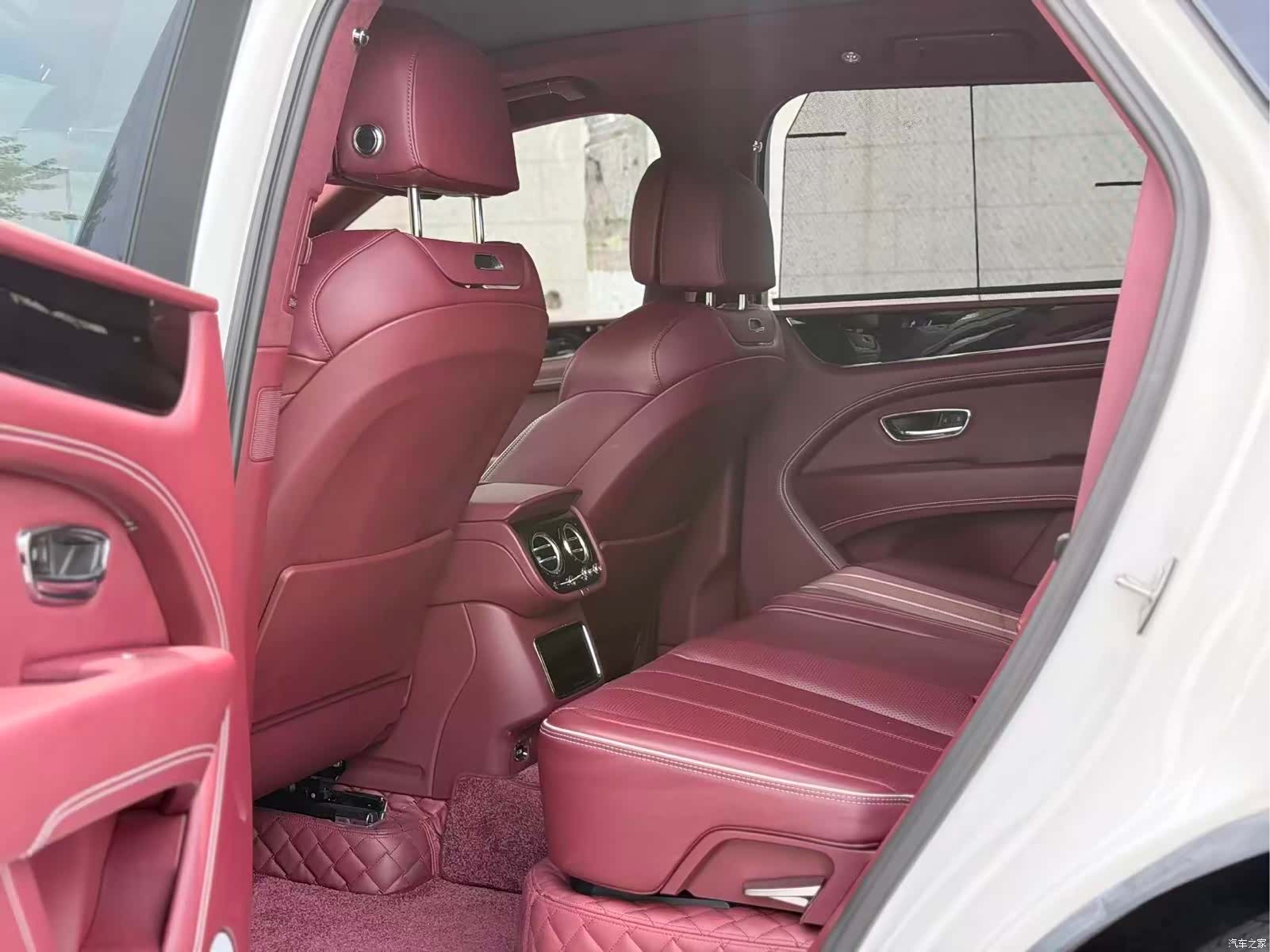 Bentley Bentayga, 2022 9