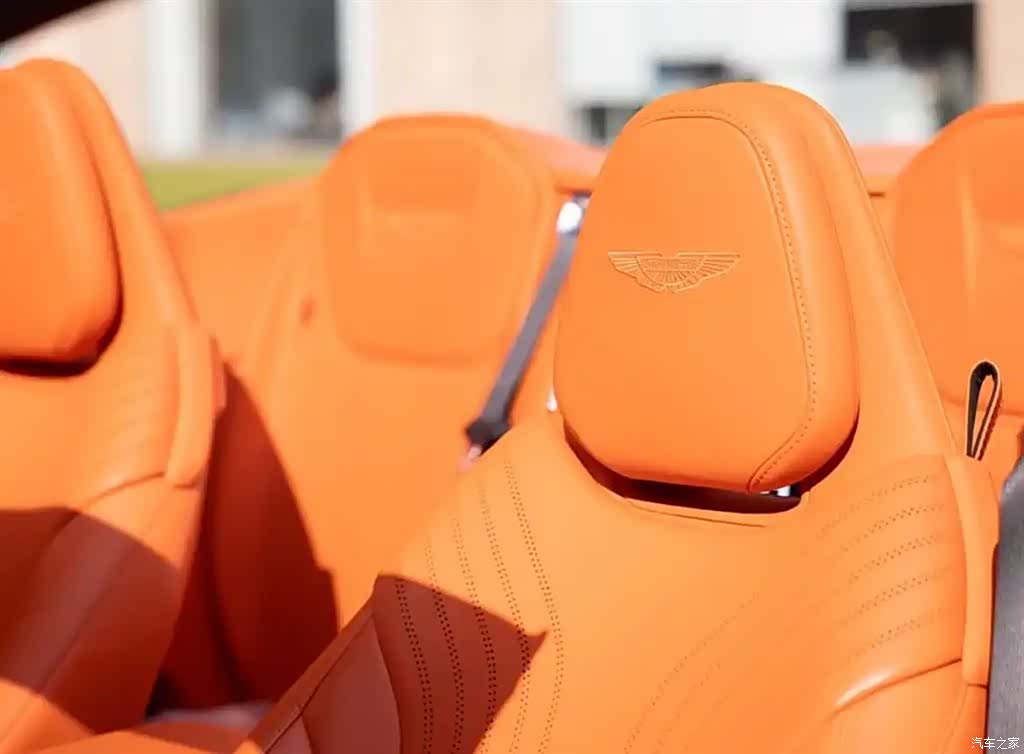 Aston Martin DB11, 2021 8