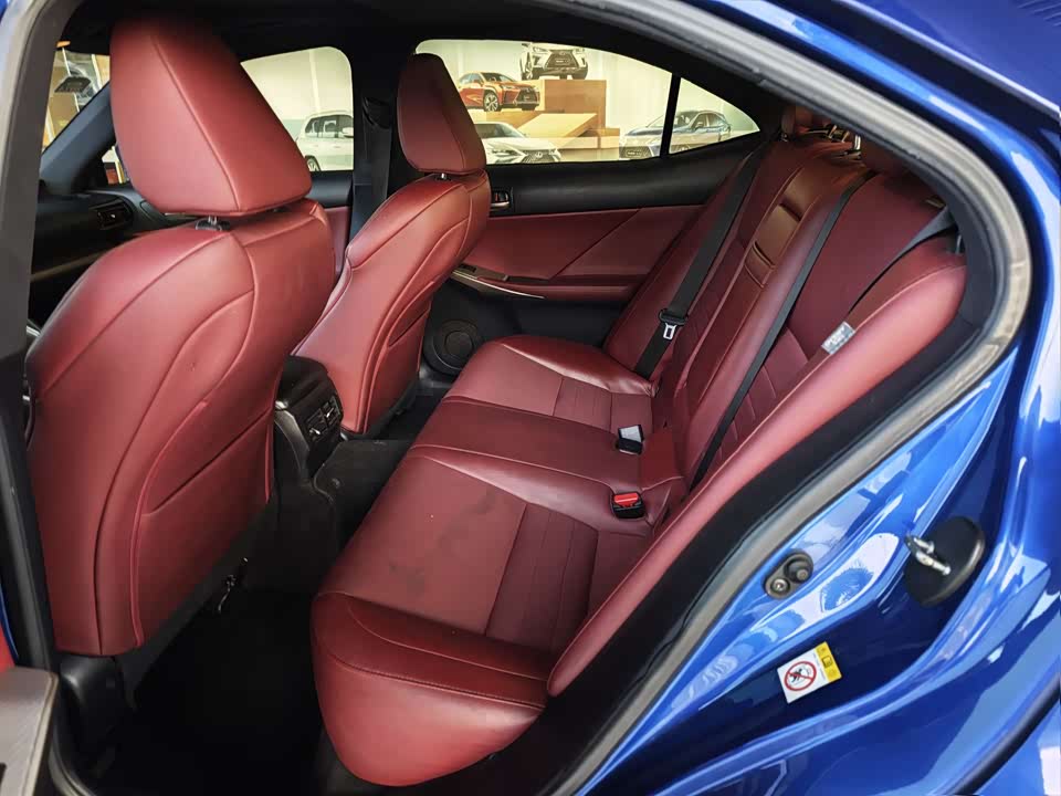 Lexus IS