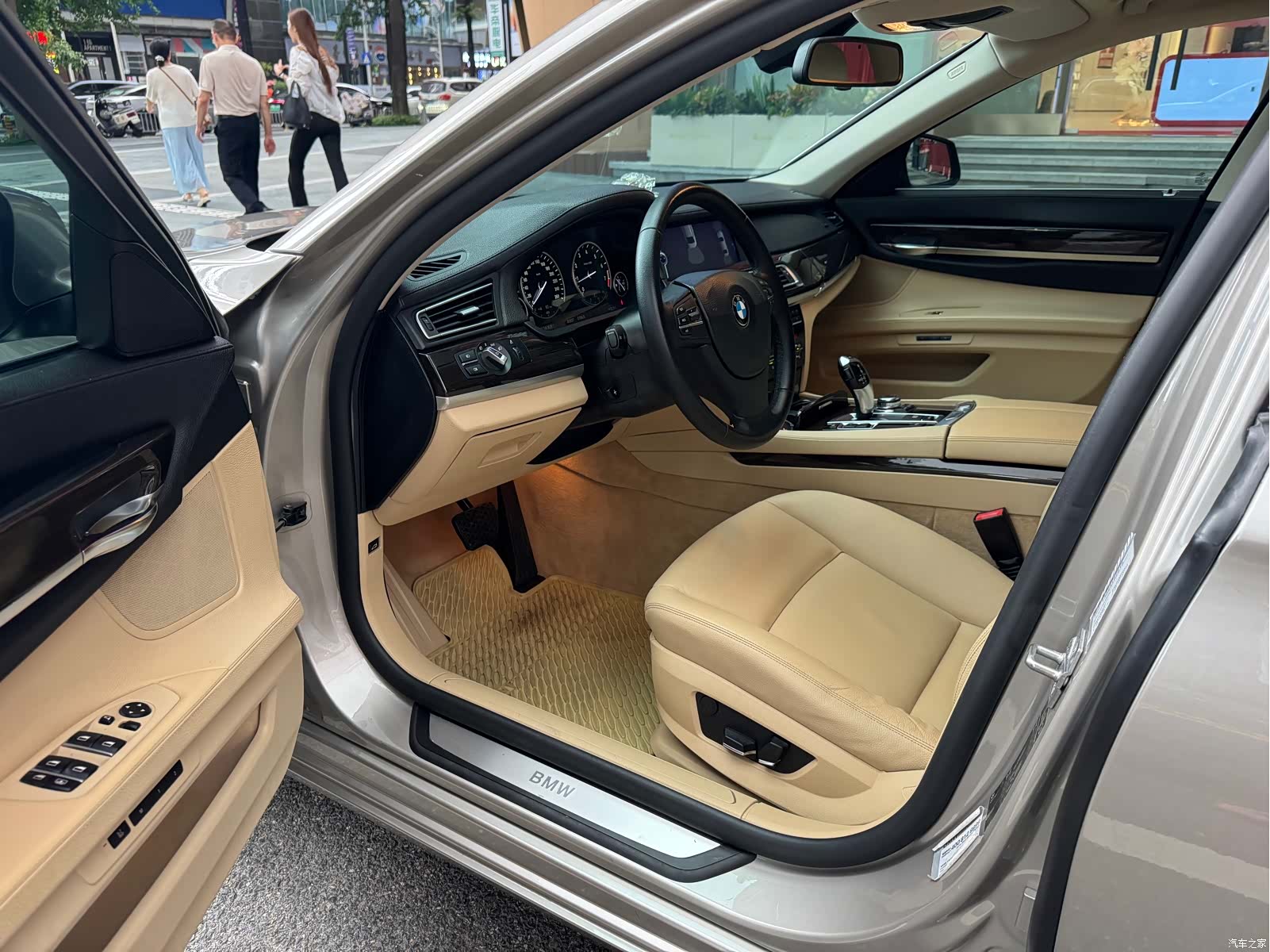 BMW 7 Series, 2011 22