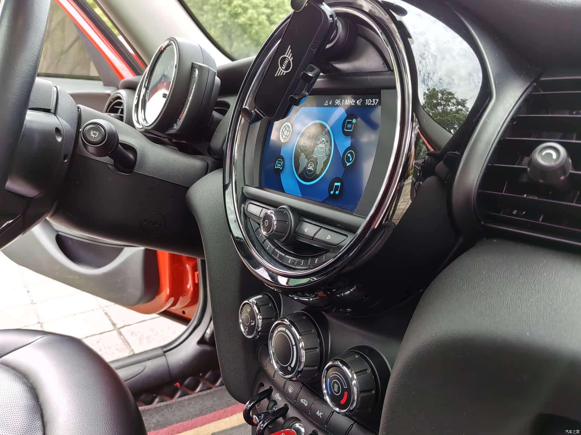 Mini ONE, 2018 18