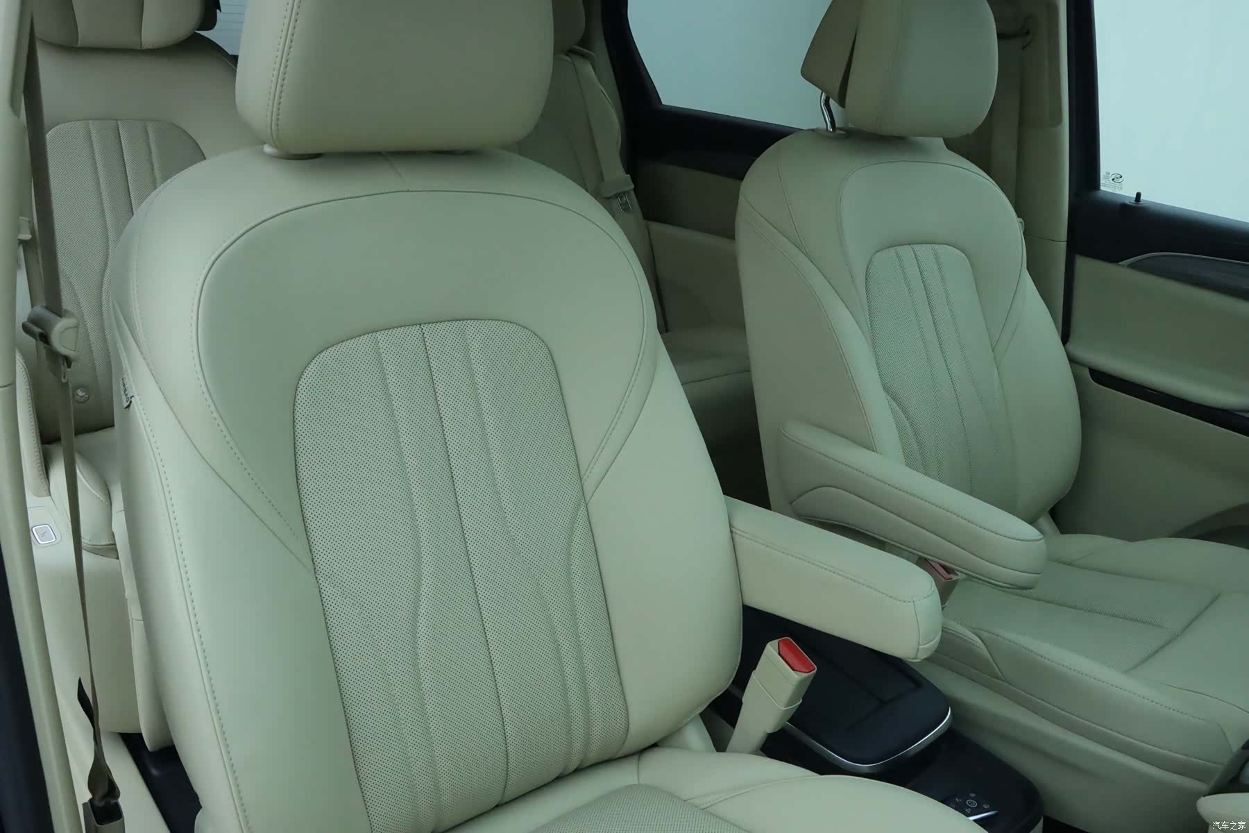 Buick GL8, 2025 10