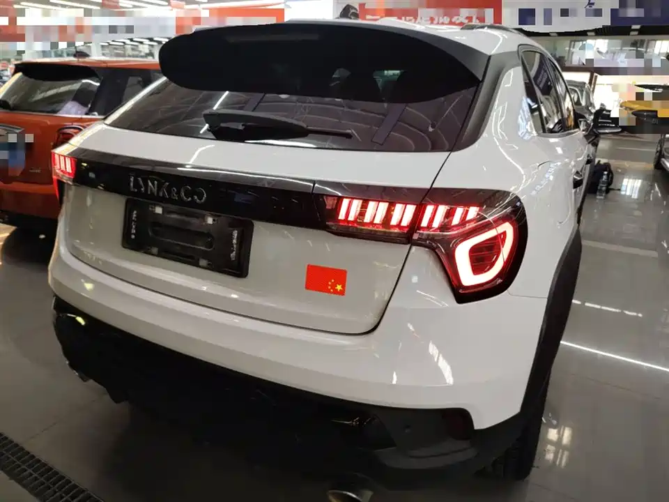 Lynk & Co 02