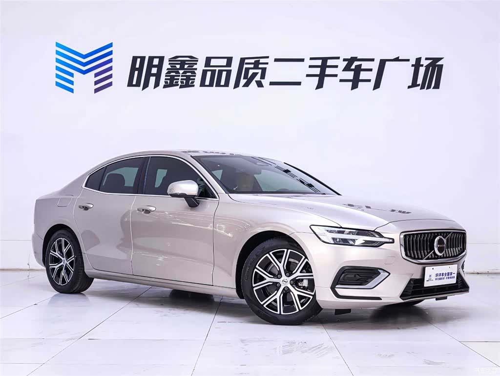 Volvo S60, 2023 все фото