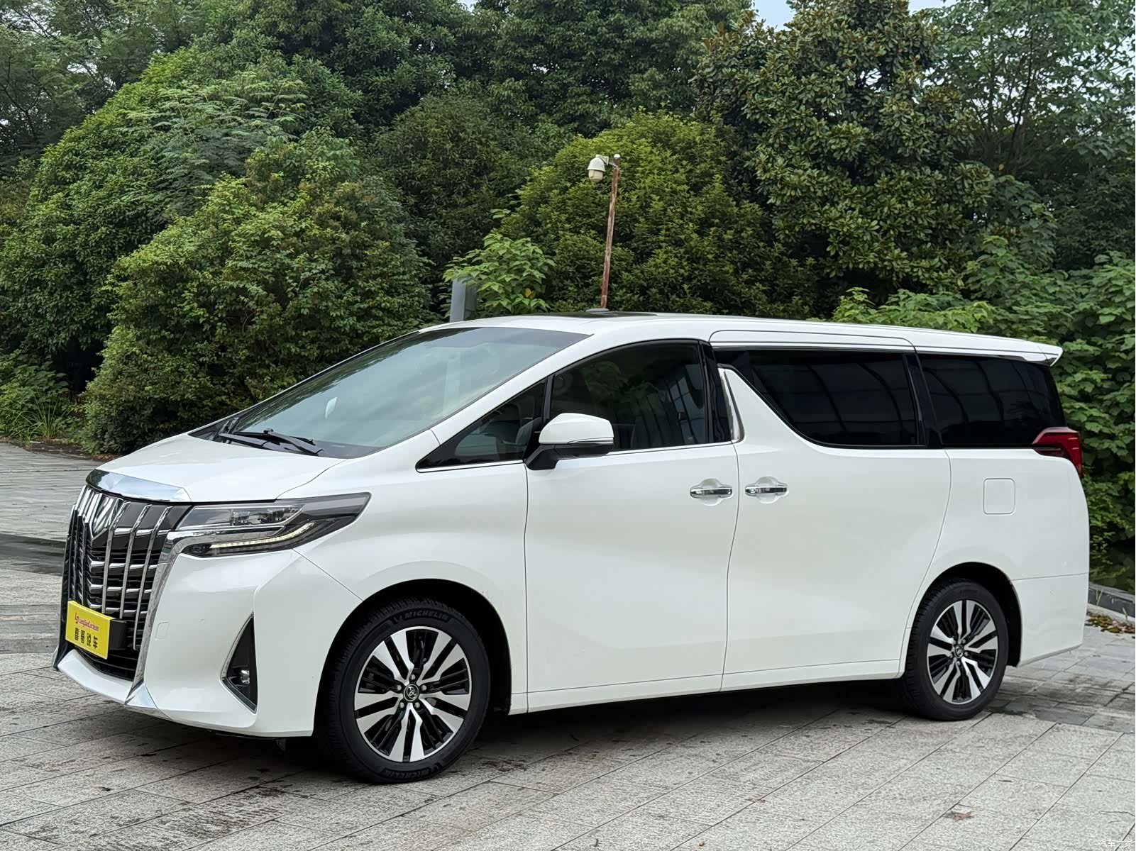 Toyota Alphard, 2018 1