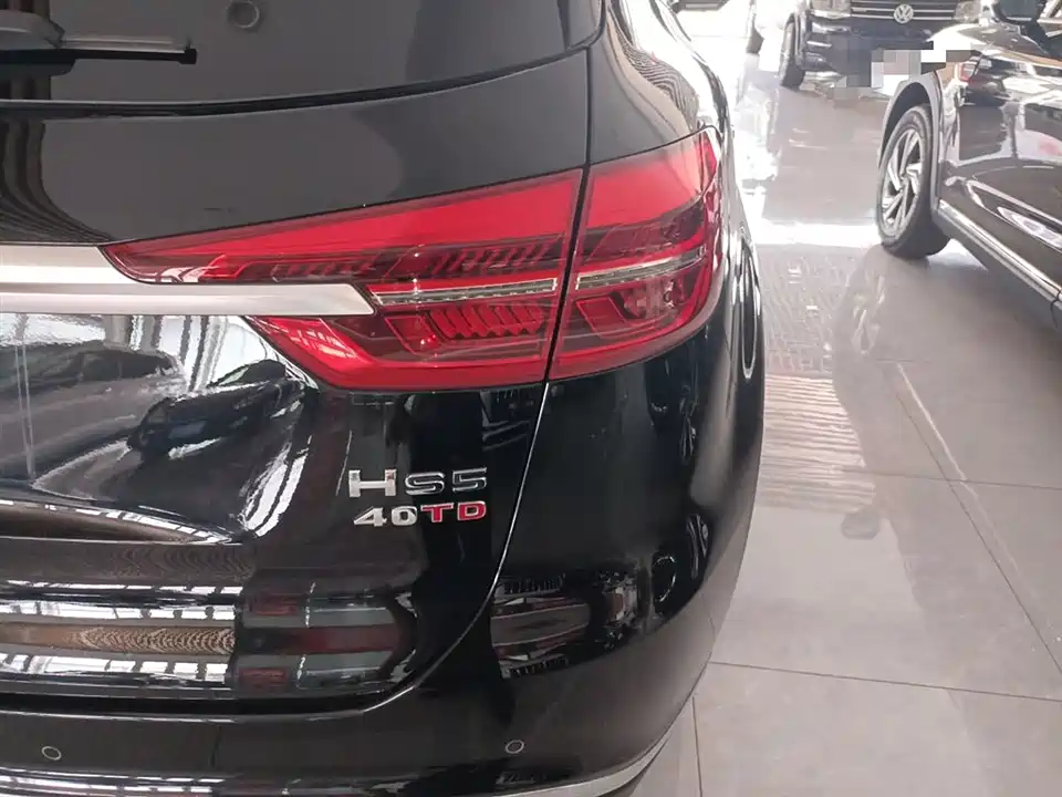 Hongqi HS5