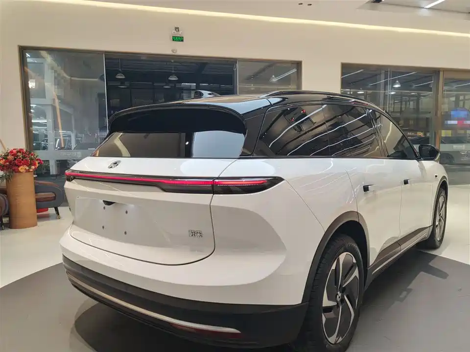 NIO ES6