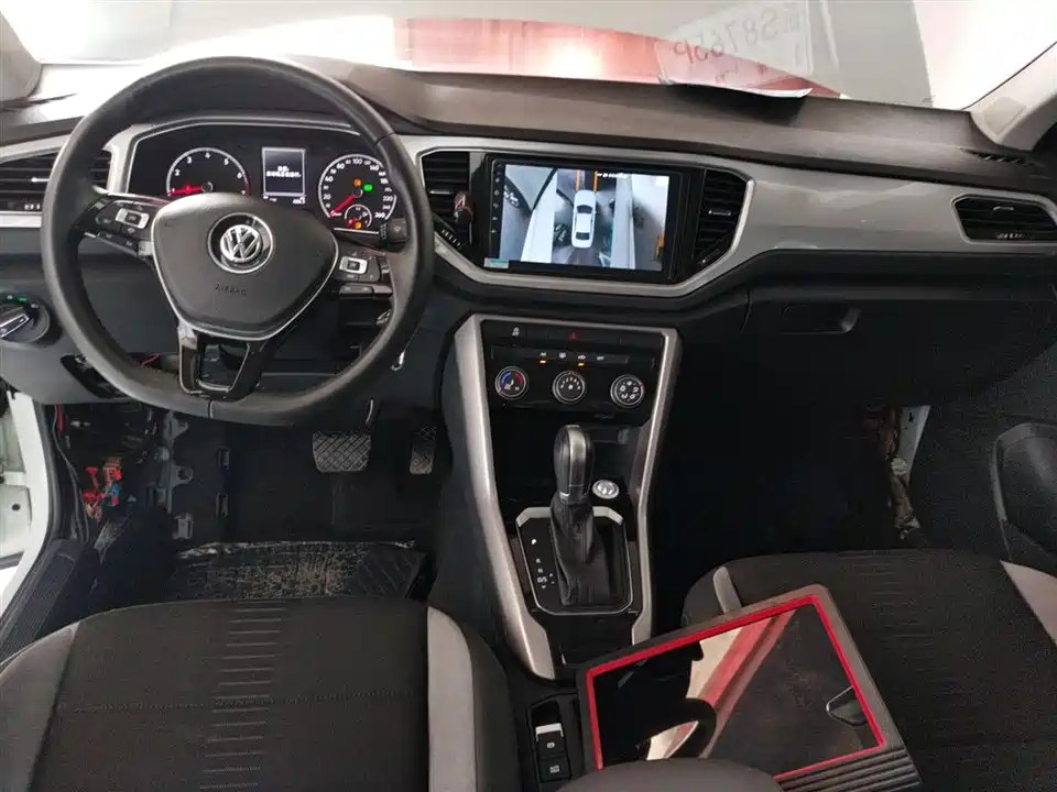 Volkswagen T-ROC exploring Songs