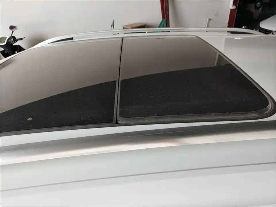 Volkswagen T-ROC exploring Songs