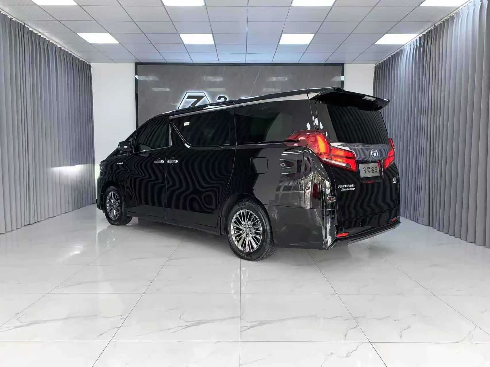 Toyota Alphard, 2019 все фото