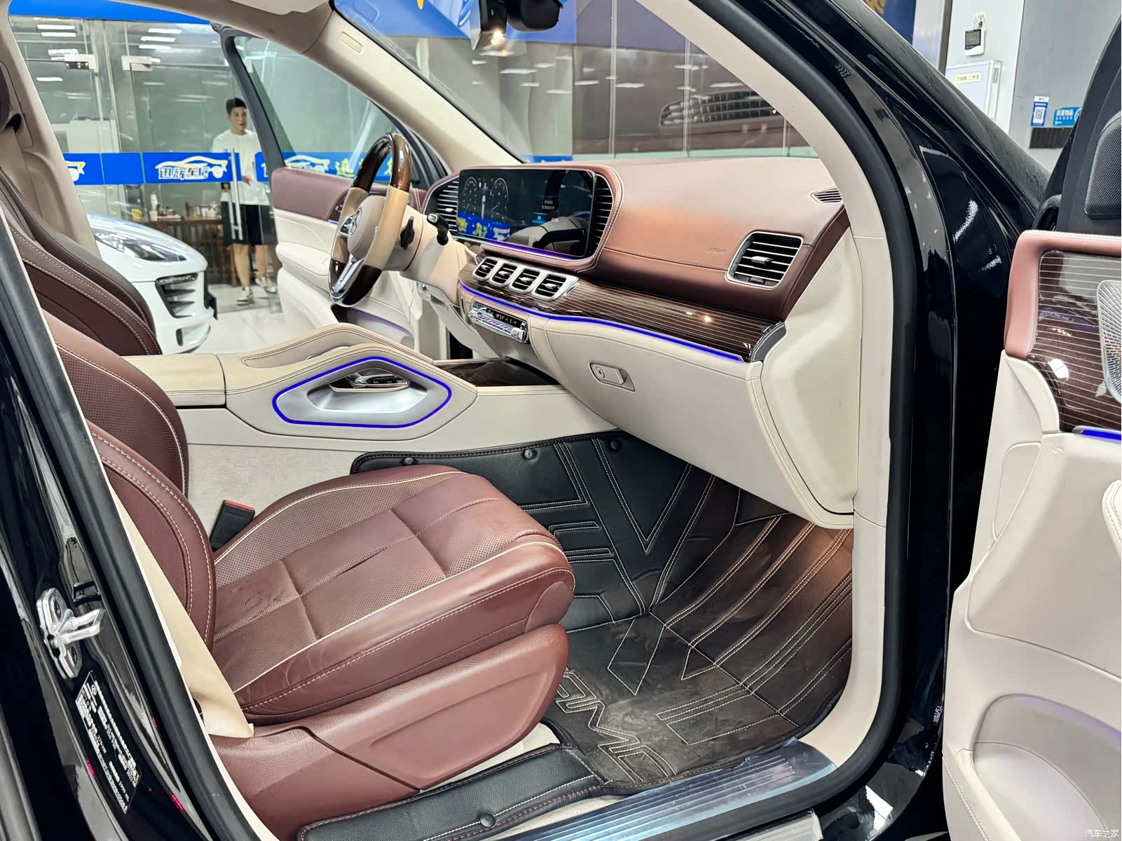Maybach GLS, 2023 13