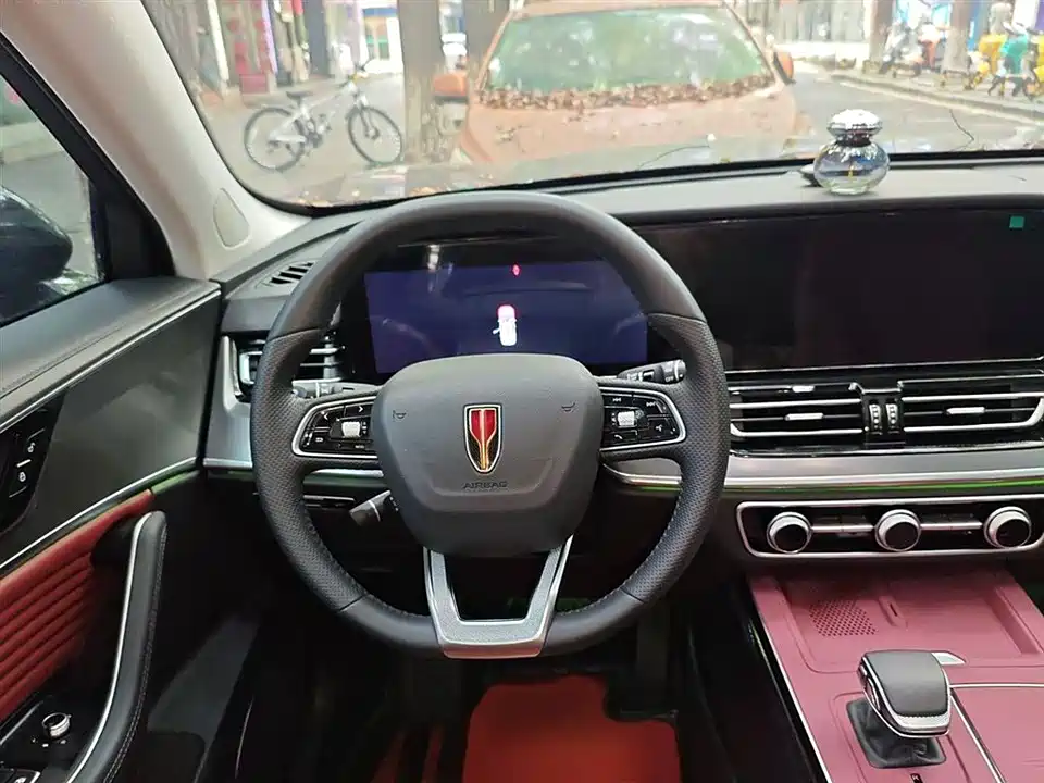 Hongqi HS5
