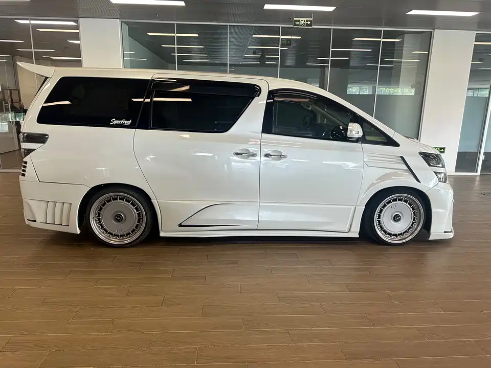 Toyota Elfa