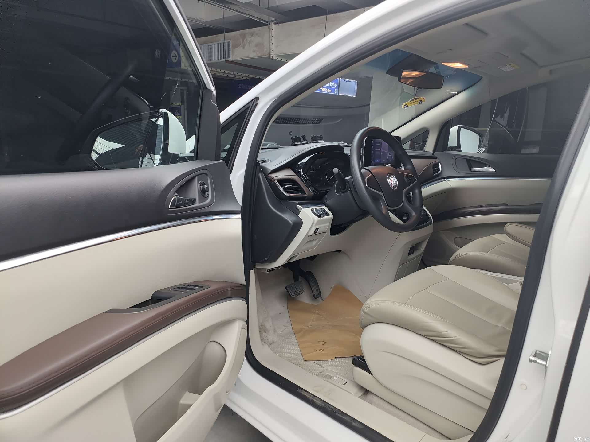 Buick GL8, 2022 8