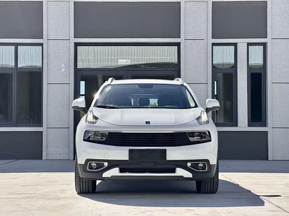 Lynk & Co 01