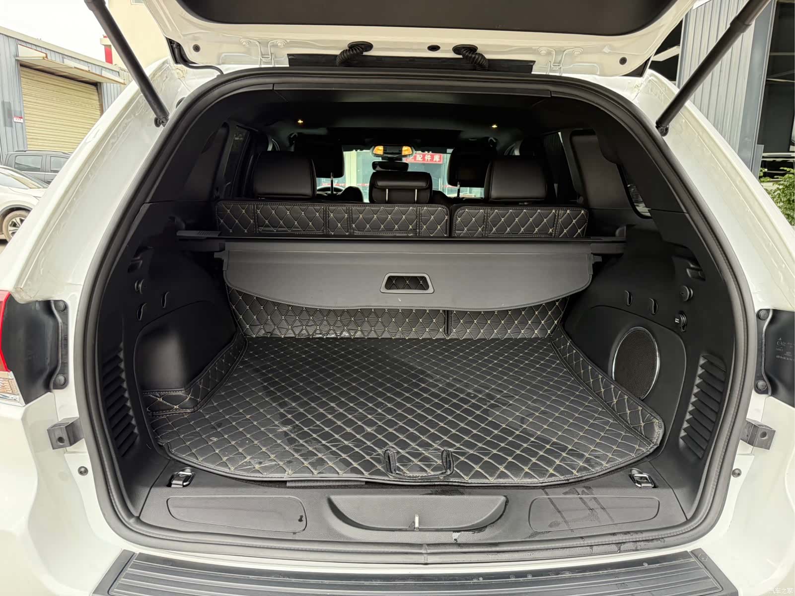Jeep Grand Cherokee, 2022 13