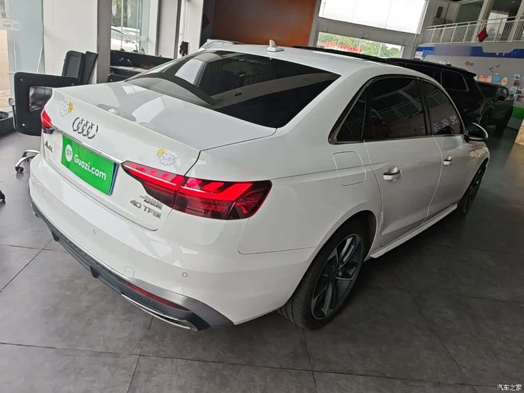 Audi A4L, 2023 все фото