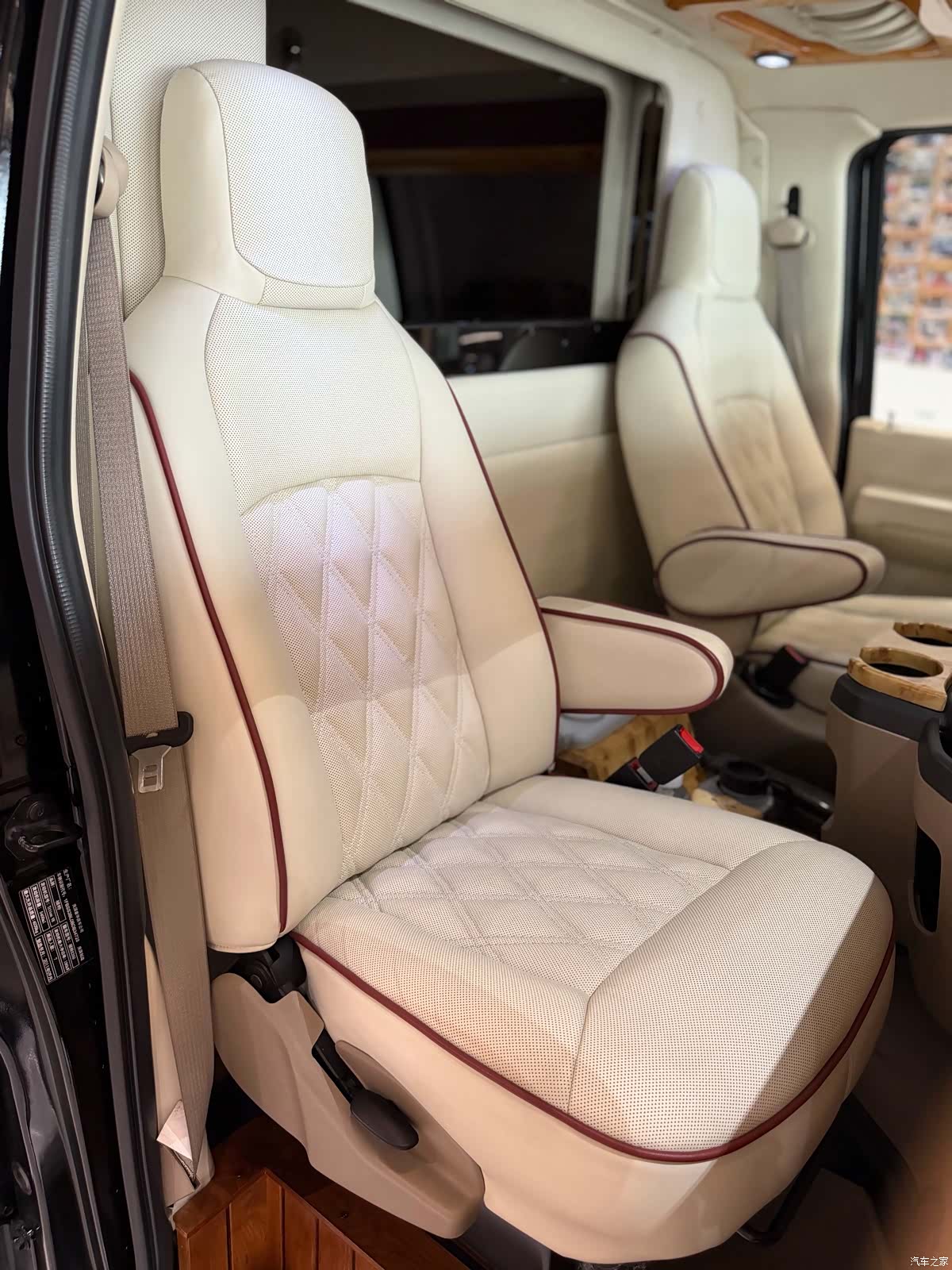 Ford E350, 2014 23
