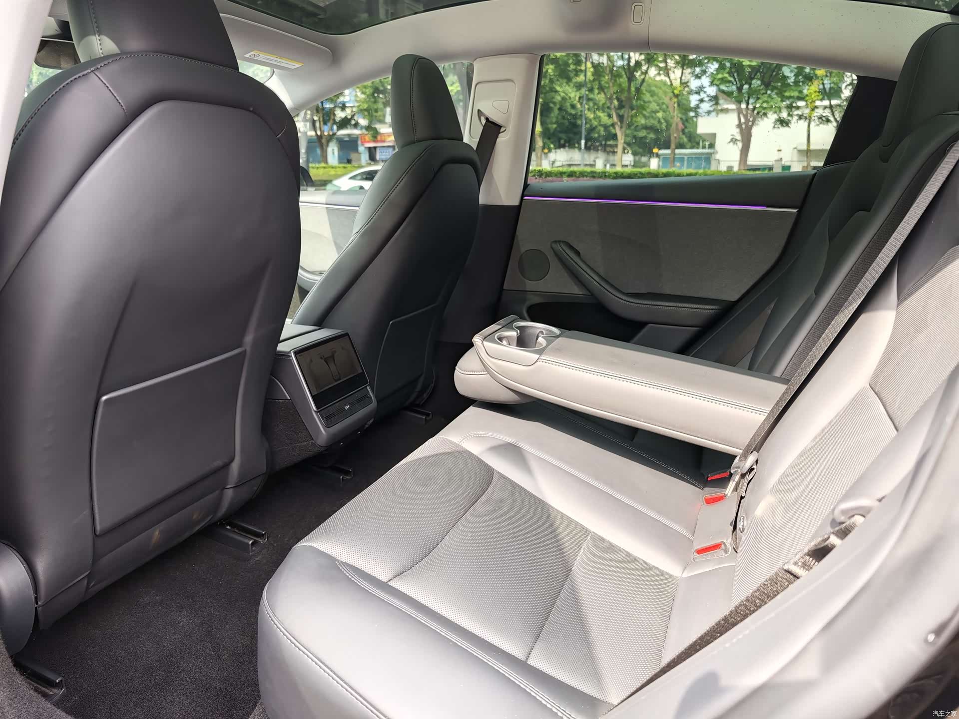 Tesla Model 3, 2025 4