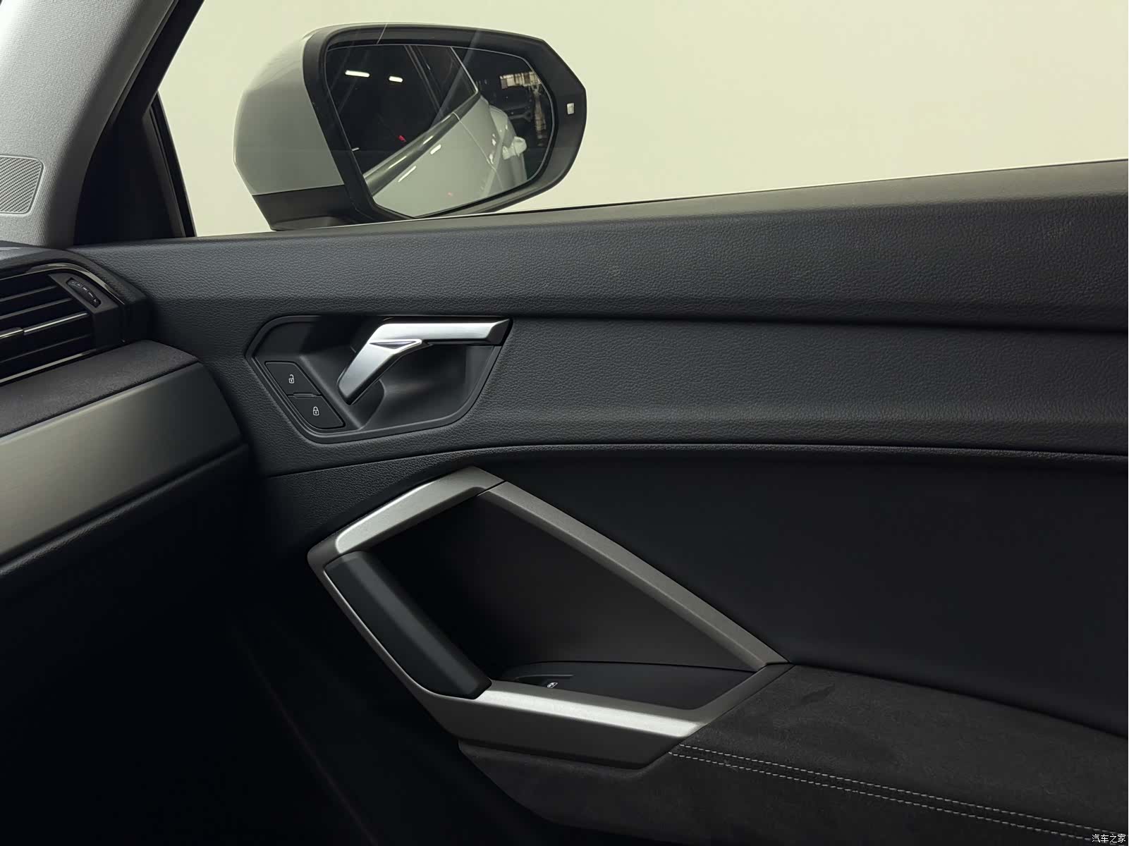 Audi Q3, 2022 10