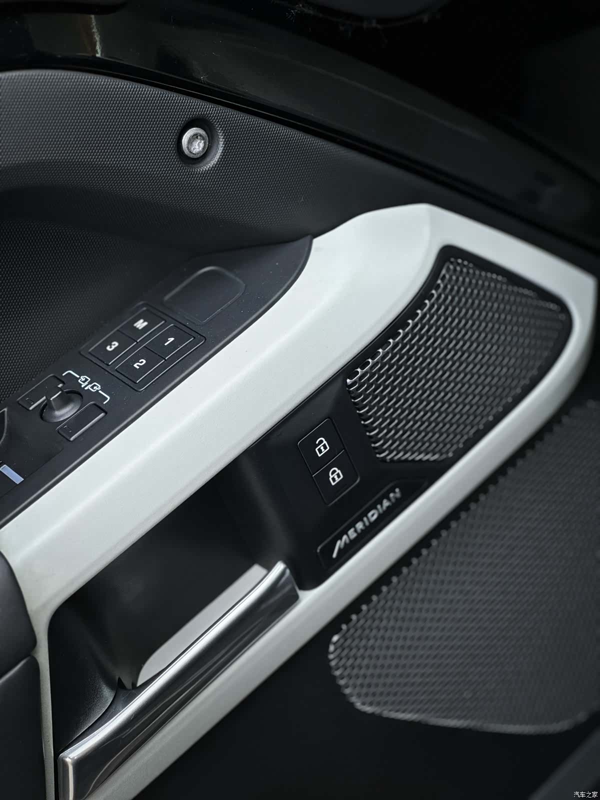 Land Rover Defender, 2023 7