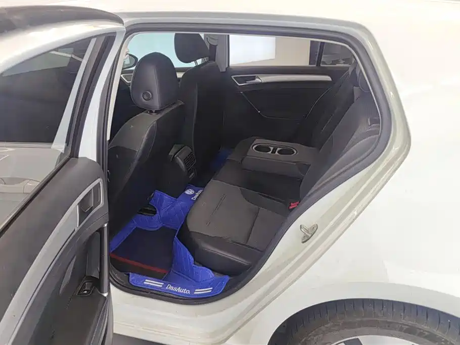 Volkswagen Golf*pure electricity