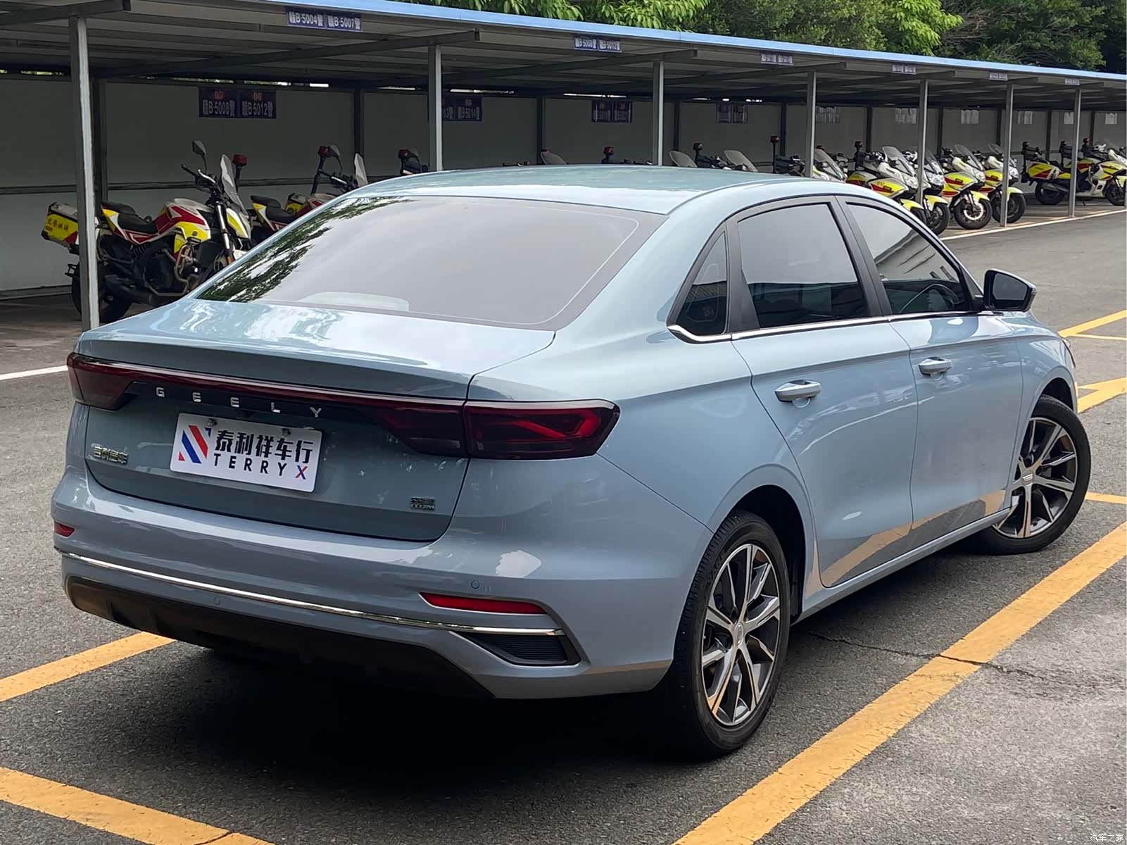 Geely Emgrand, 2023 4