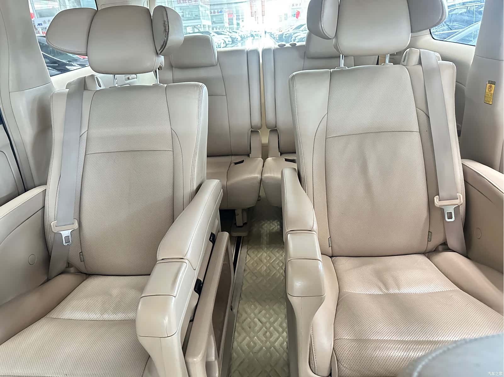 Toyota Alphard, 2011 10