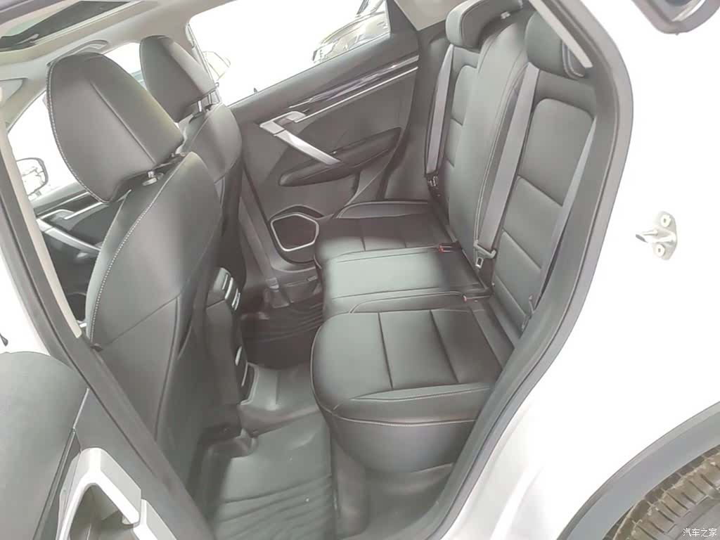 Geely Coolray, 2025 17