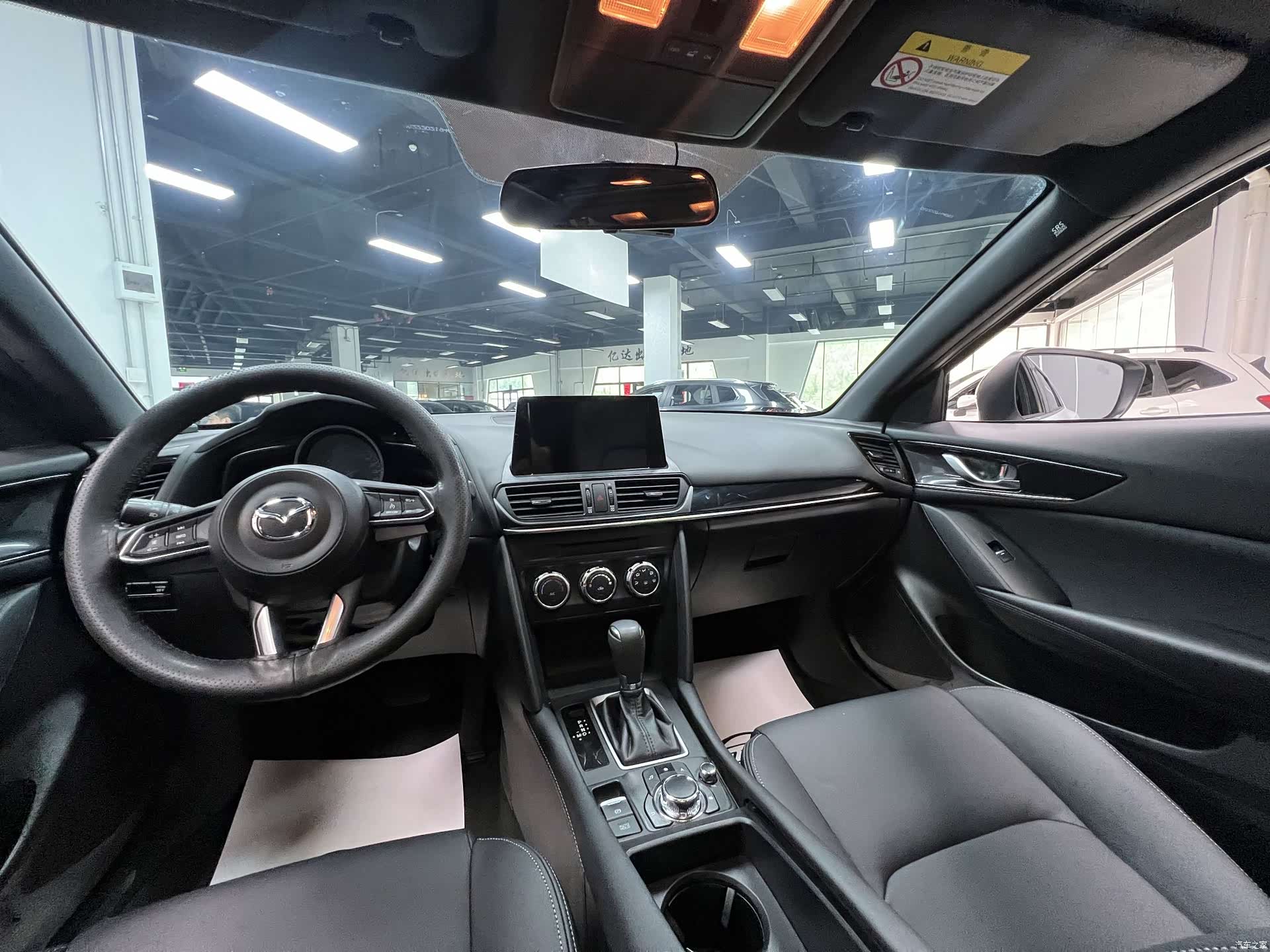 Mazda CX-4, 2023 21