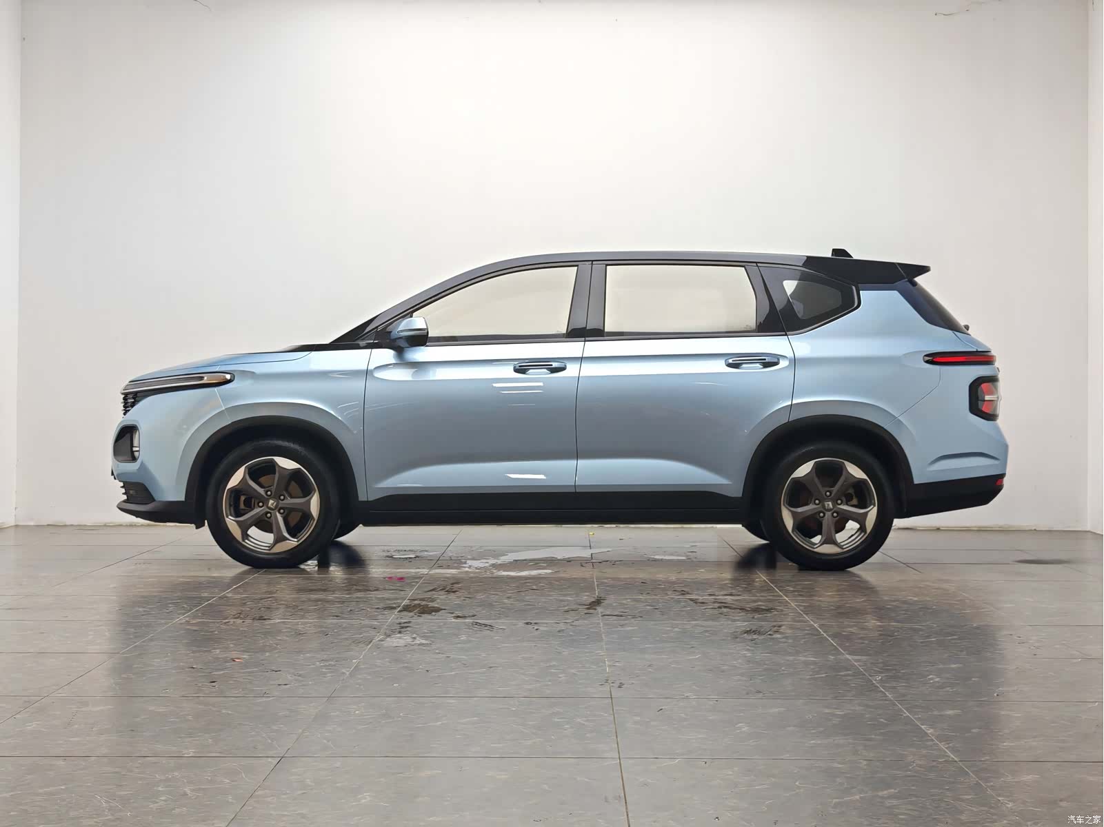 Wuling RM-5, 2021 10