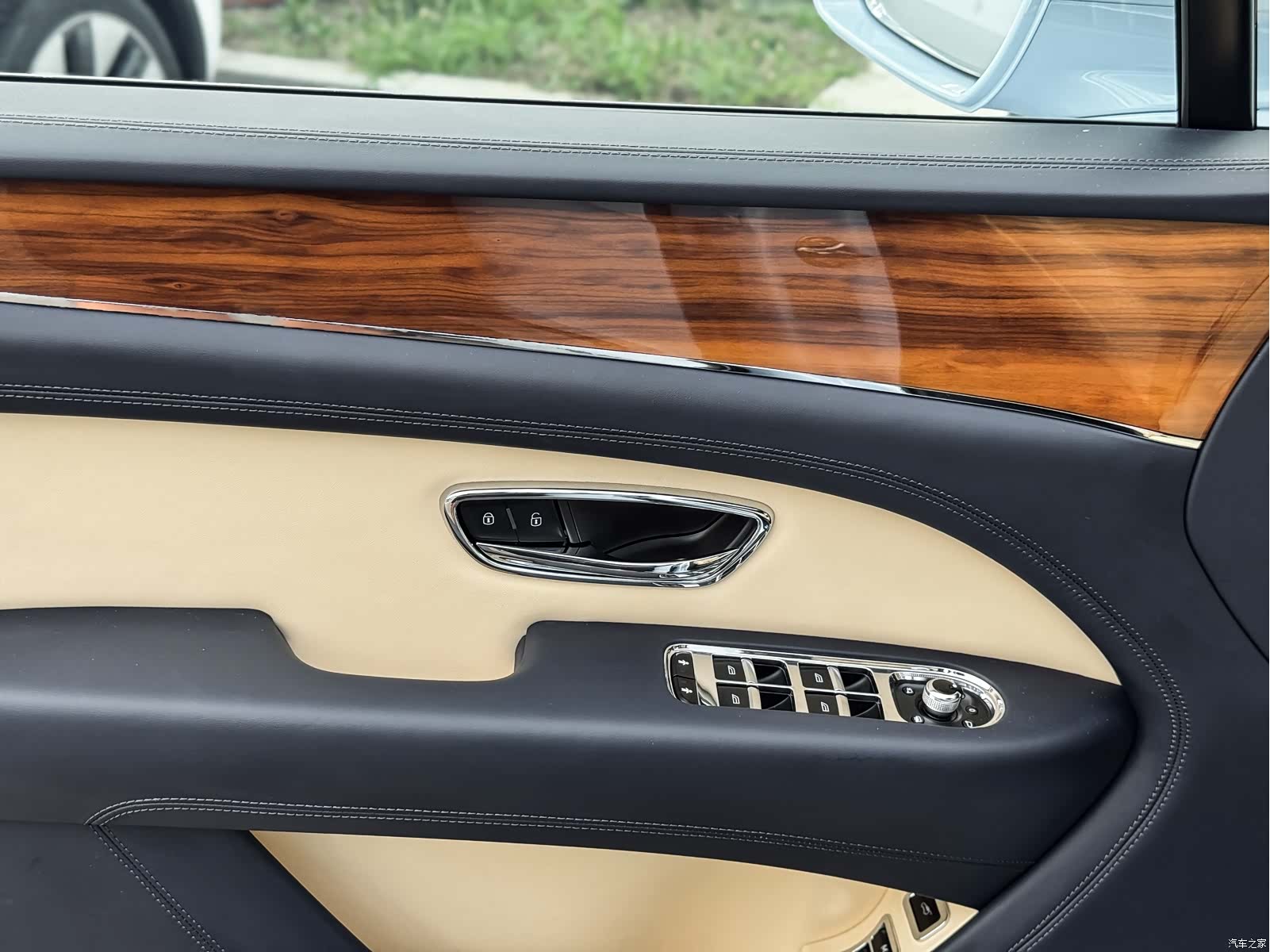 Bentley Bentayga, 2021 14