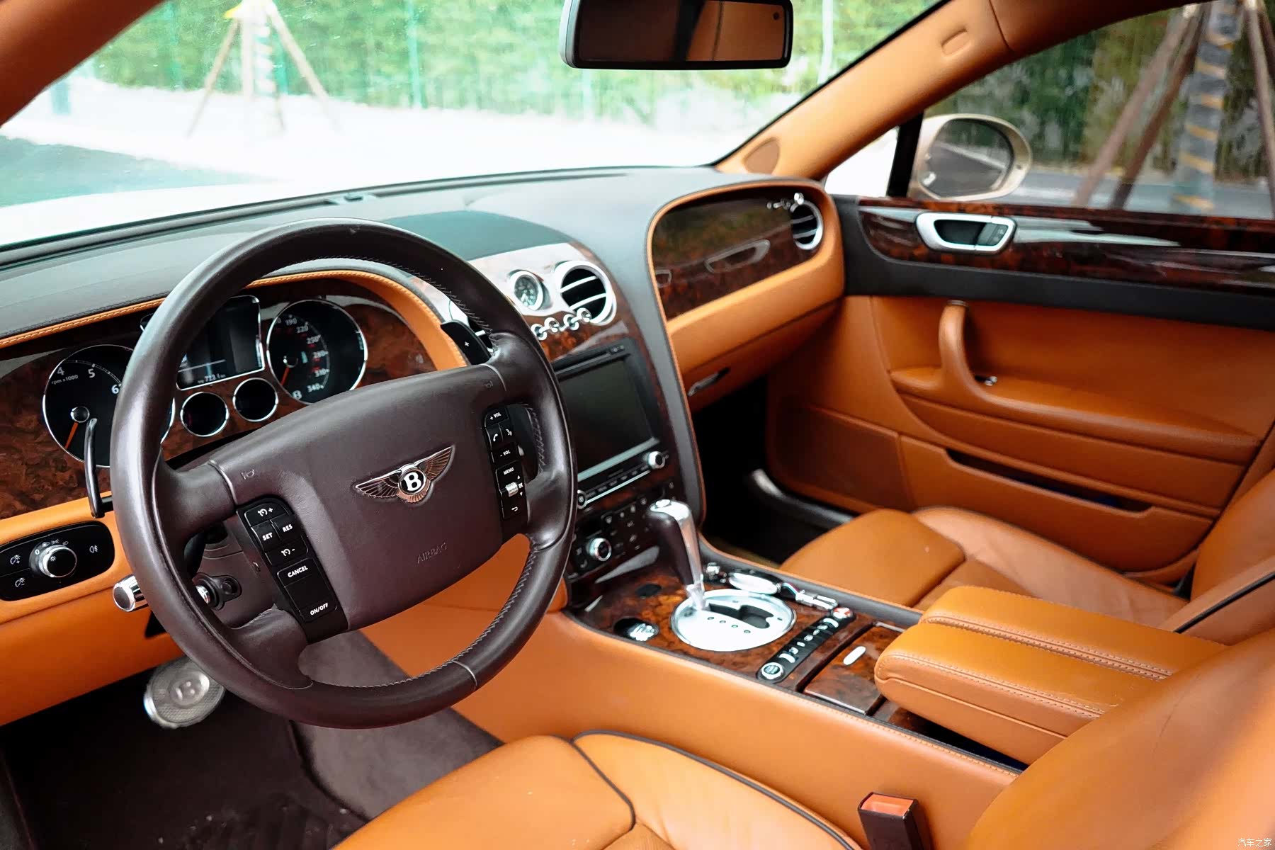 Bentley Flying Spur, 2013 6