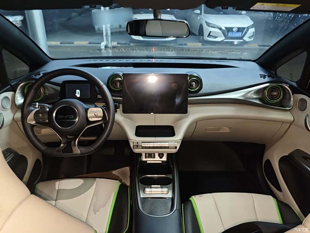 BYD Dolphin, 2022 10