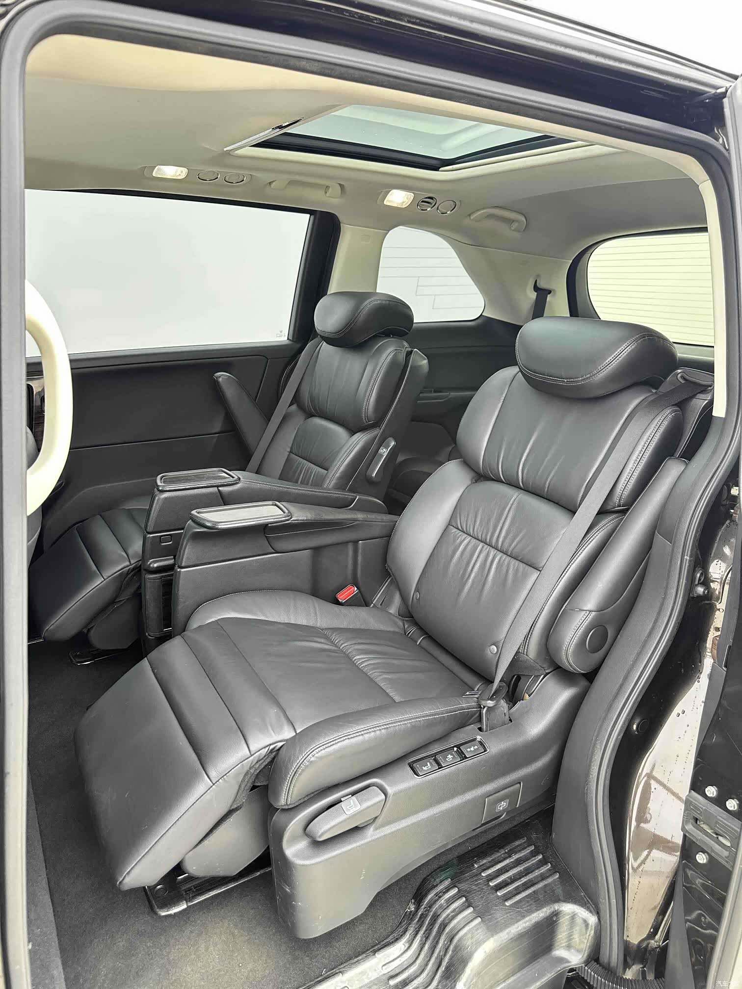 Honda Elysion, 2018 все фото